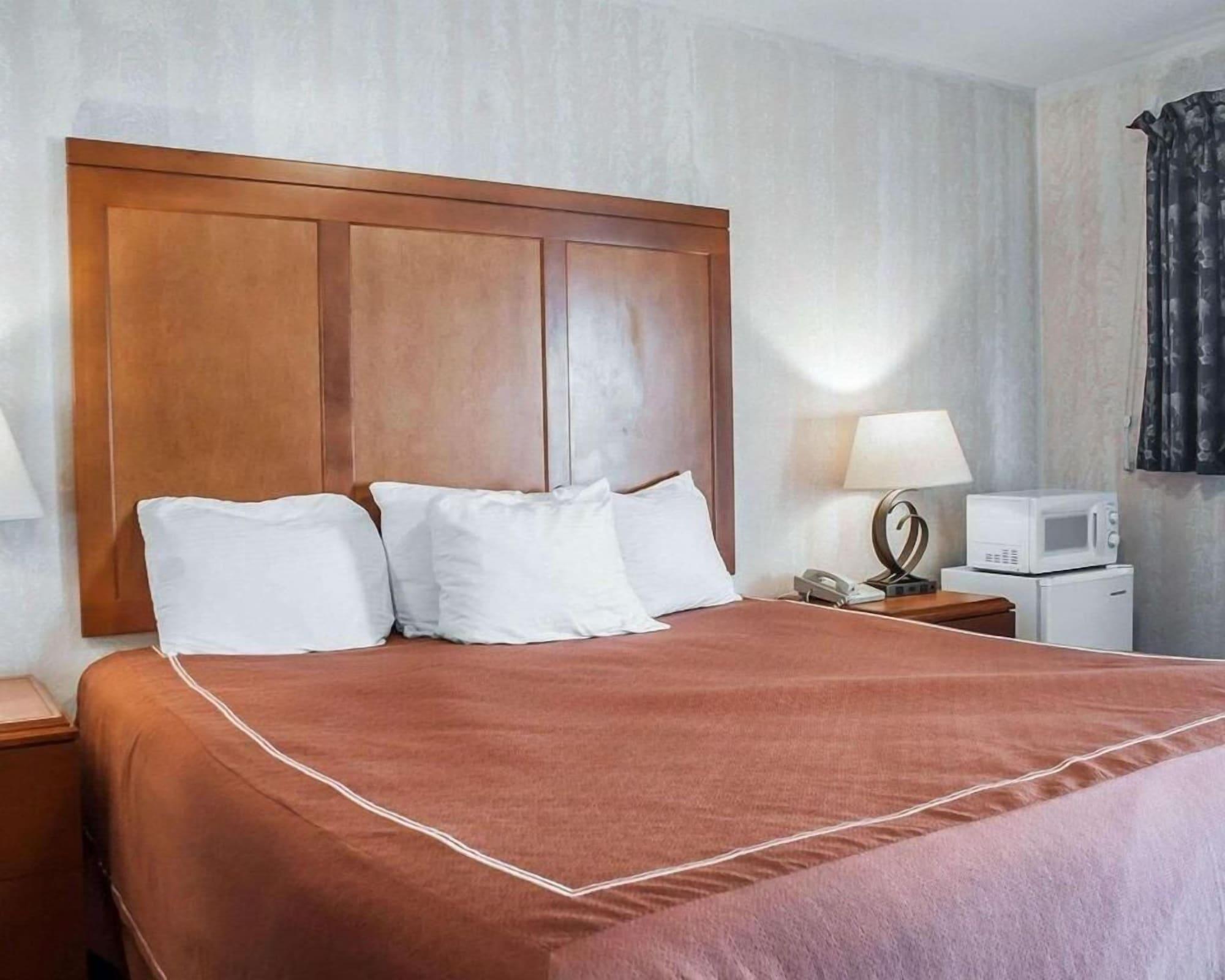 Castle Inn & Suites Ниагара-Фолс Экстерьер фото