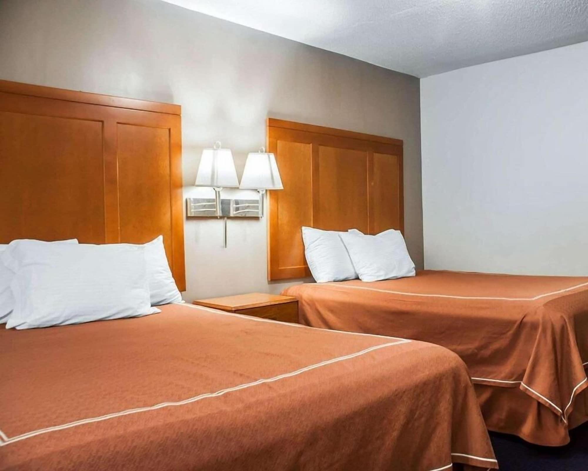 Castle Inn & Suites Ниагара-Фолс Экстерьер фото