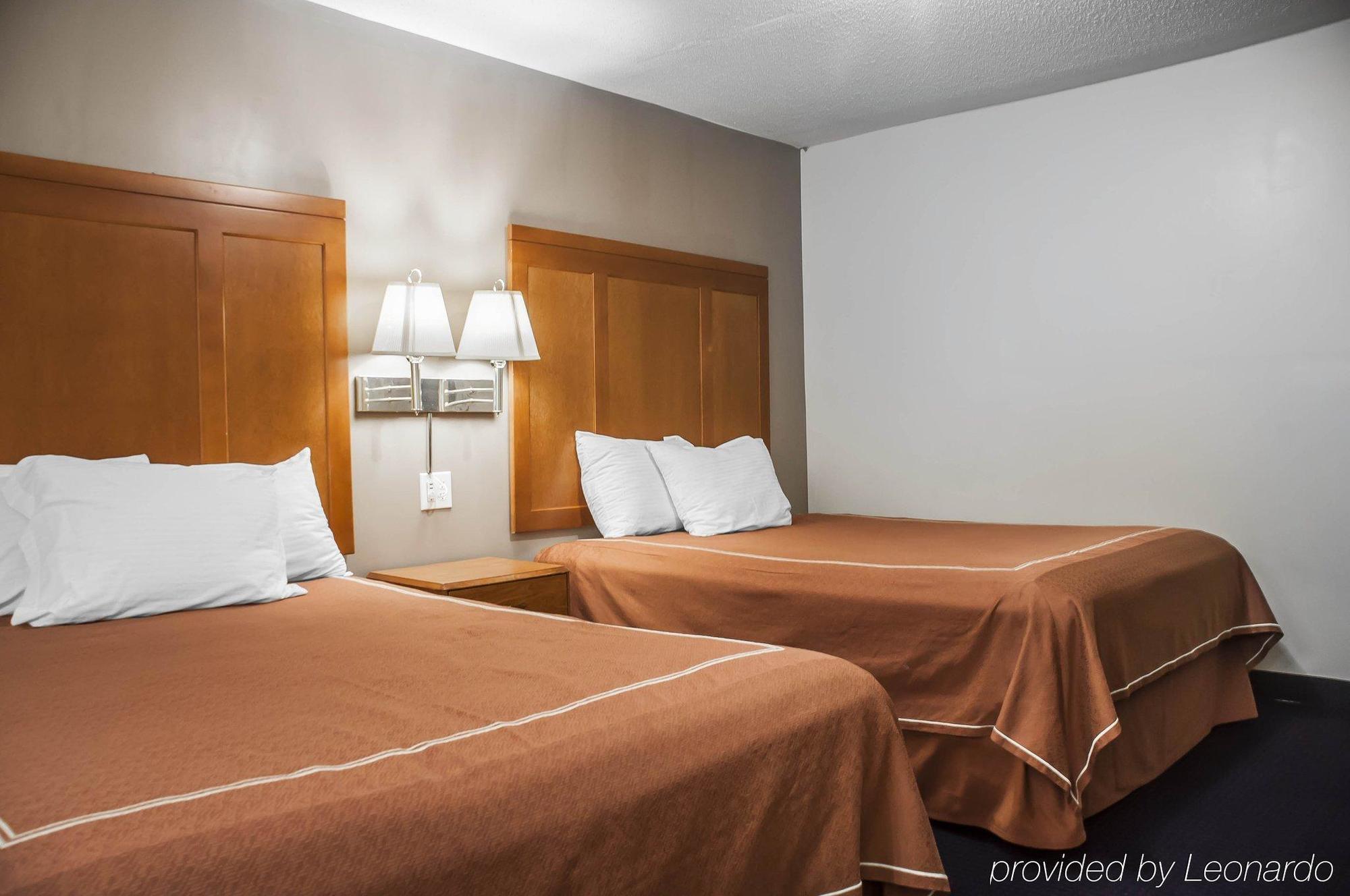 Castle Inn & Suites Ниагара-Фолс Экстерьер фото