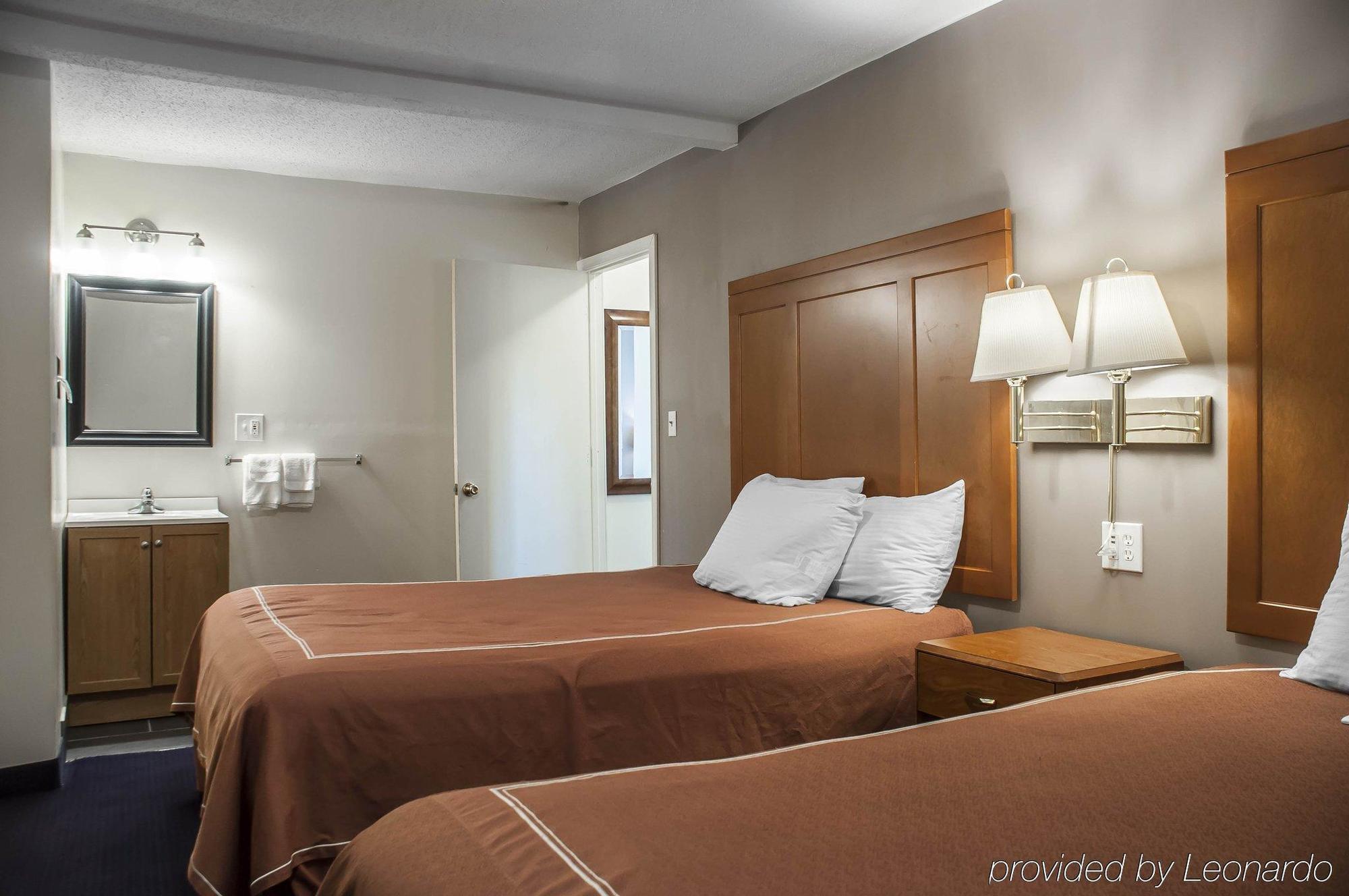 Castle Inn & Suites Ниагара-Фолс Экстерьер фото