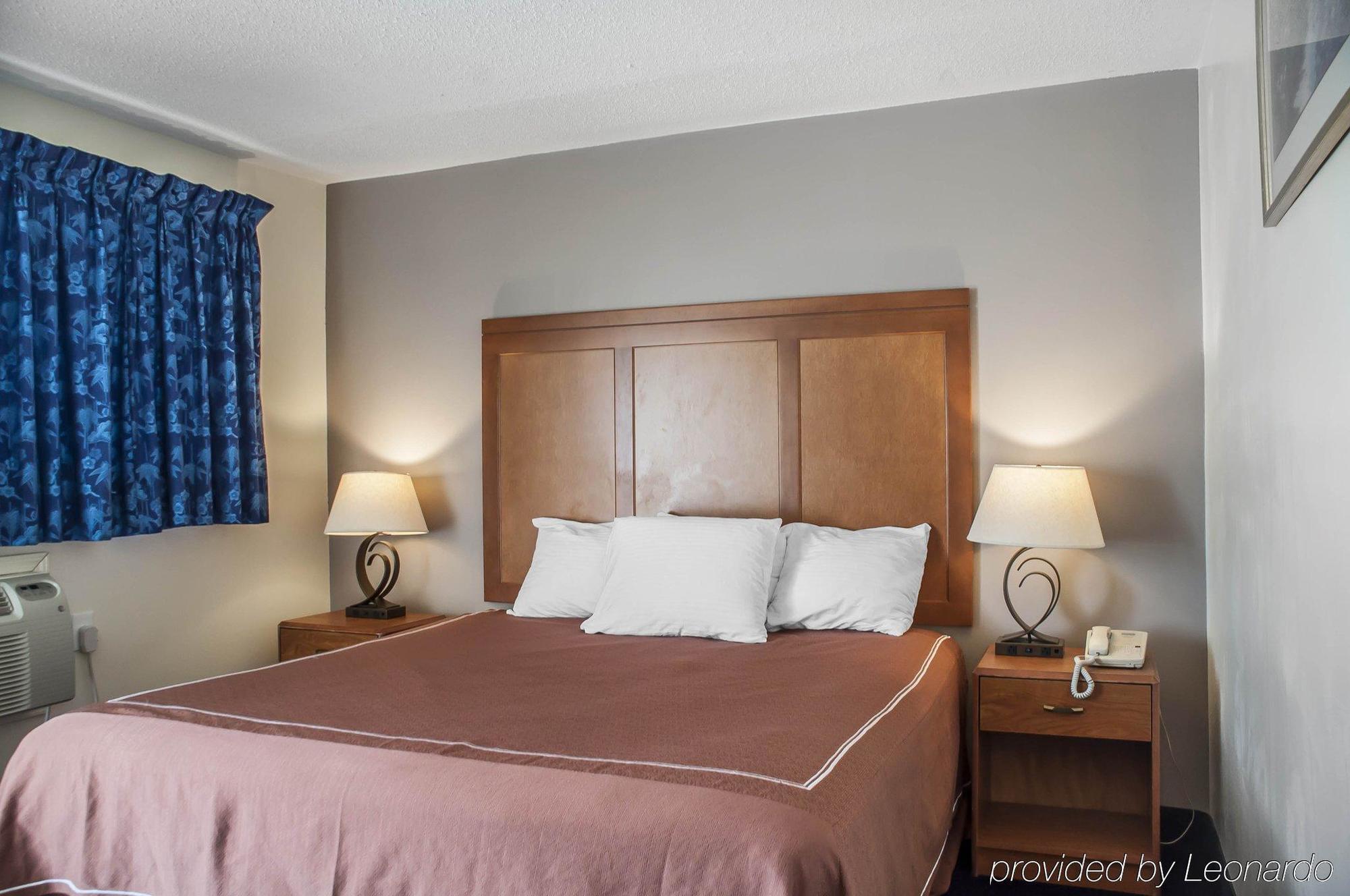 Castle Inn & Suites Ниагара-Фолс Экстерьер фото