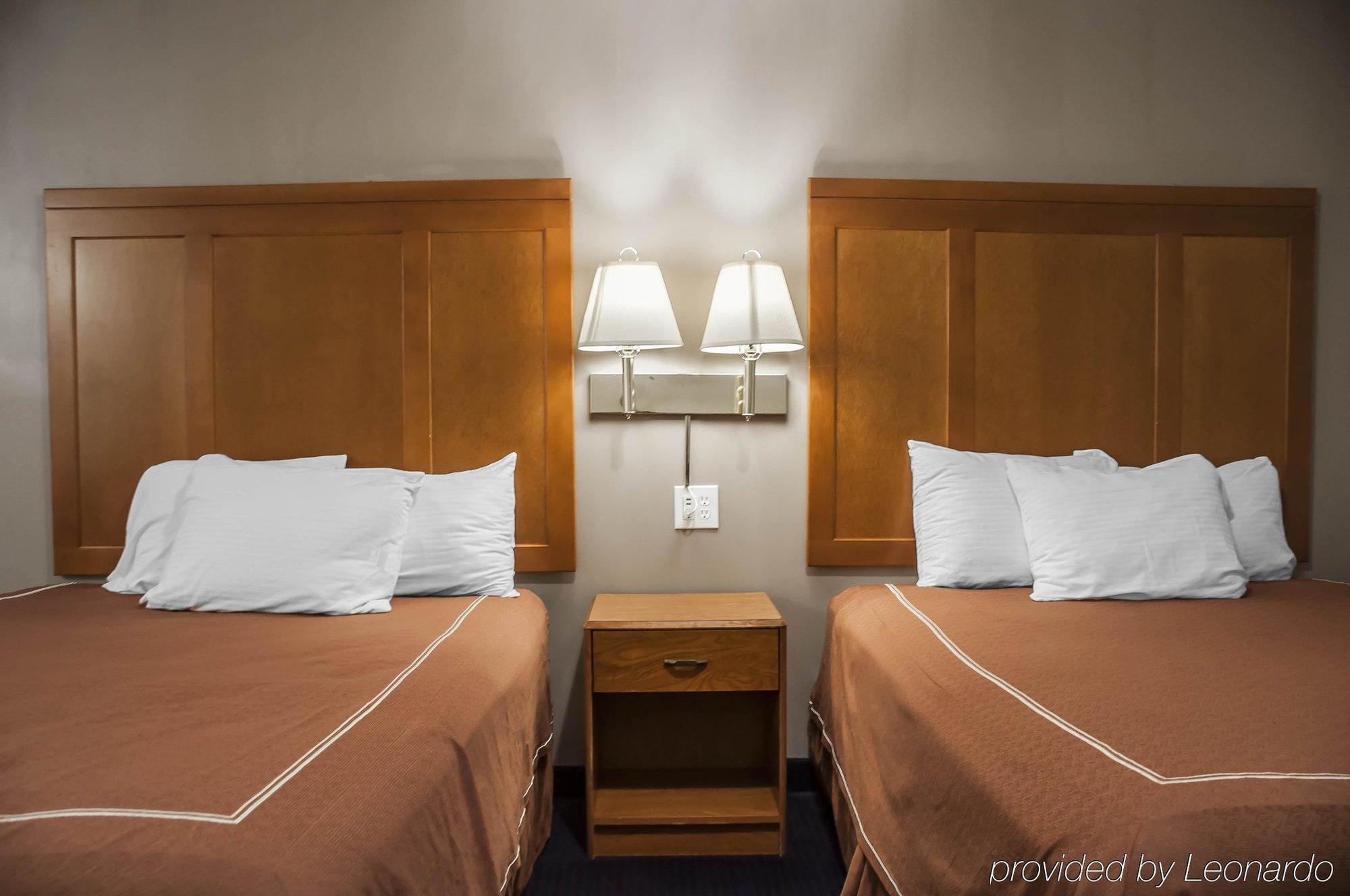 Castle Inn & Suites Ниагара-Фолс Экстерьер фото