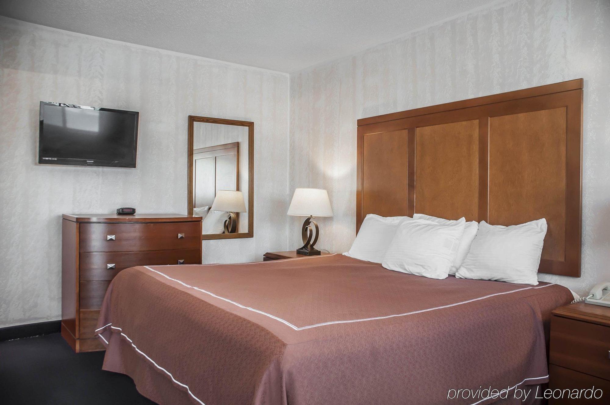 Castle Inn & Suites Ниагара-Фолс Экстерьер фото