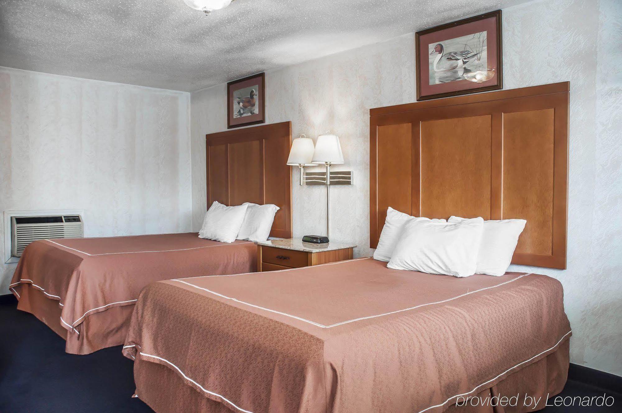Castle Inn & Suites Ниагара-Фолс Экстерьер фото