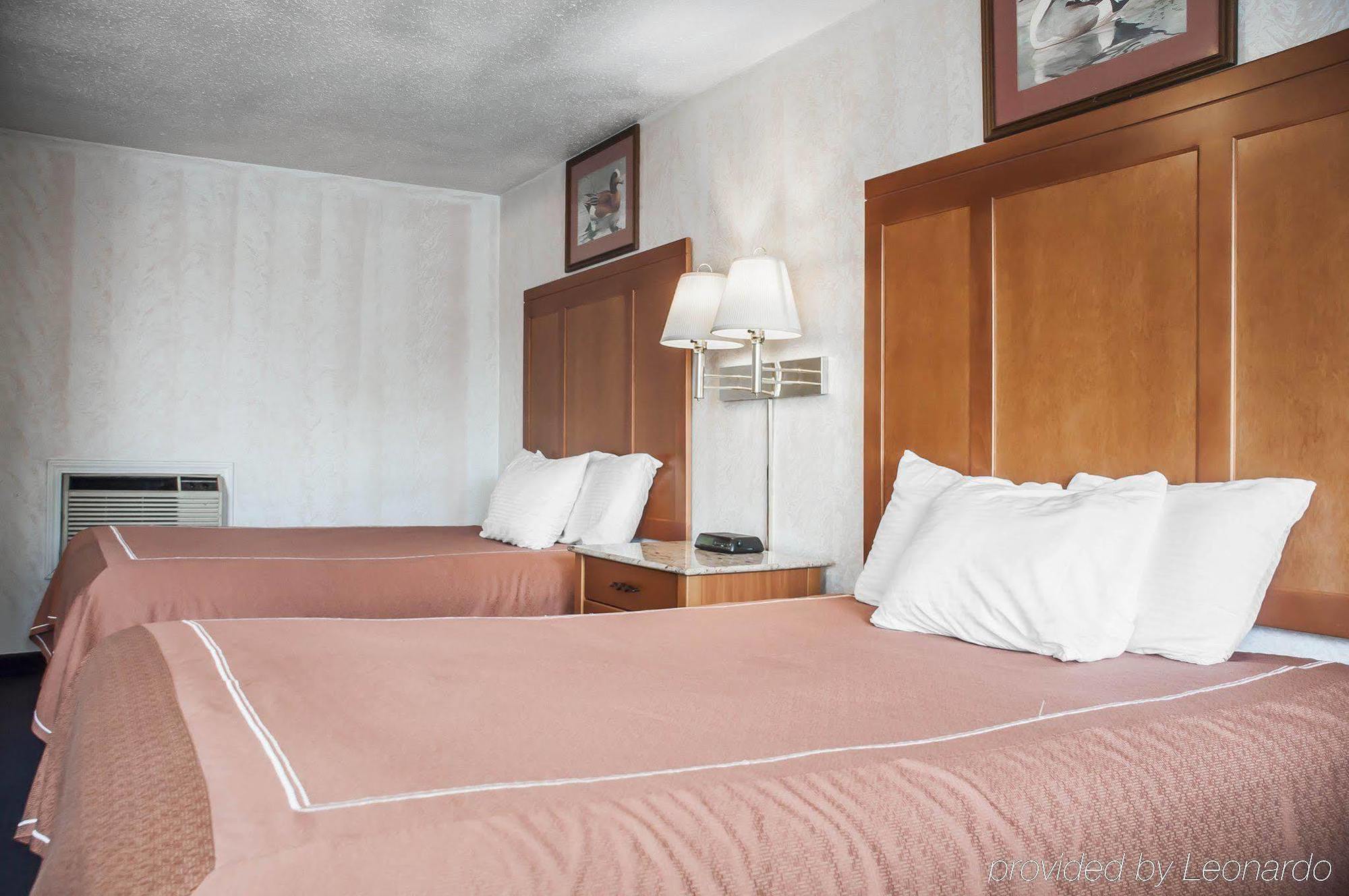 Castle Inn & Suites Ниагара-Фолс Экстерьер фото
