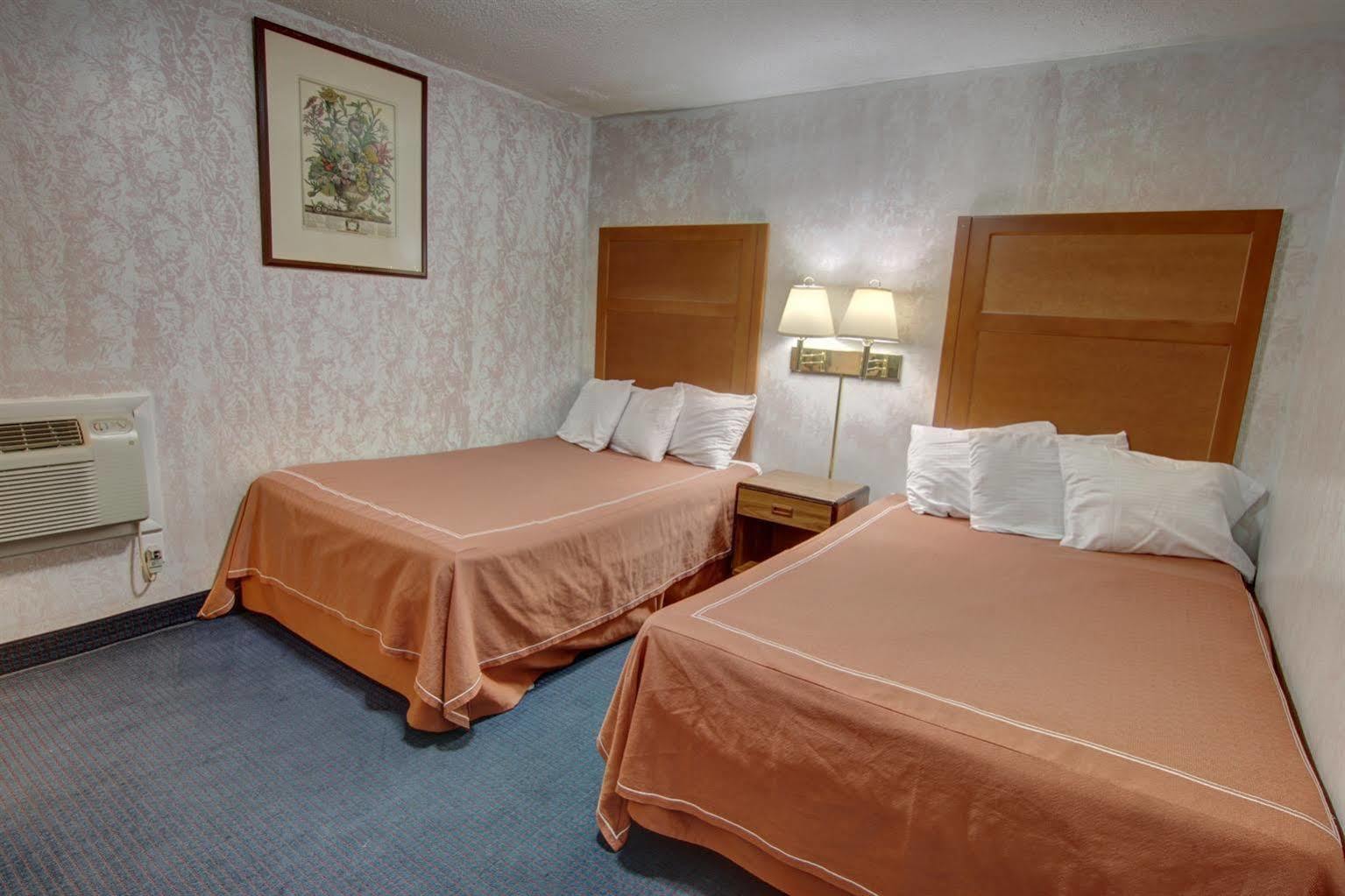 Castle Inn & Suites Ниагара-Фолс Экстерьер фото