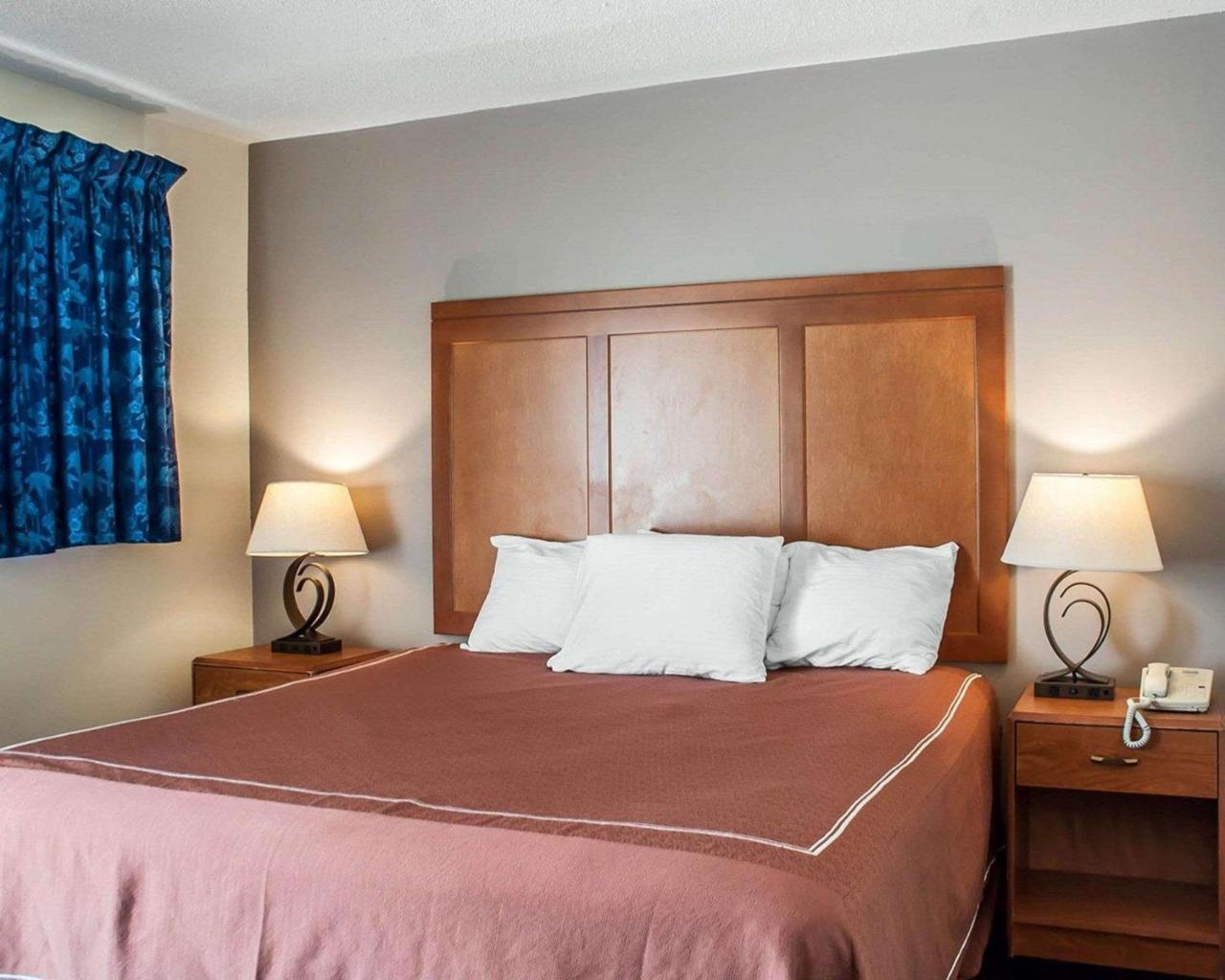 Castle Inn & Suites Ниагара-Фолс Экстерьер фото
