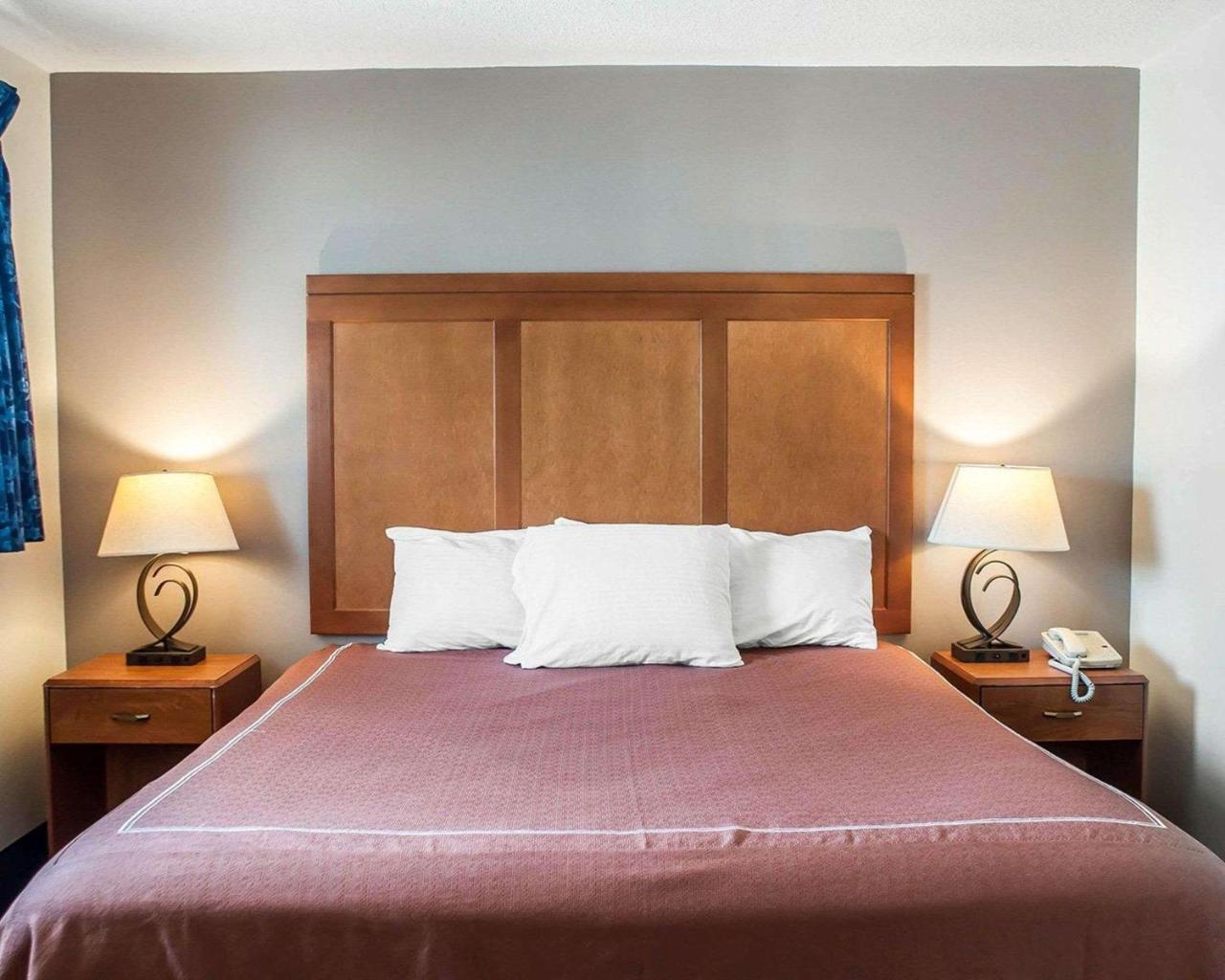 Castle Inn & Suites Ниагара-Фолс Экстерьер фото