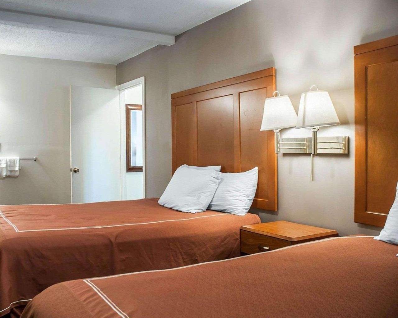 Castle Inn & Suites Ниагара-Фолс Экстерьер фото